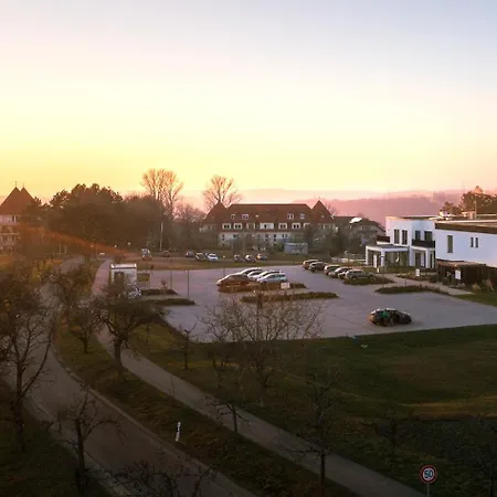Aparthotel Gesundheitscampus Schloss Stetten 3*